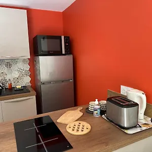 t2-avec-garage-port-et-plage-moins-de-5-minutes-pied.fr-provencehotel.com/
